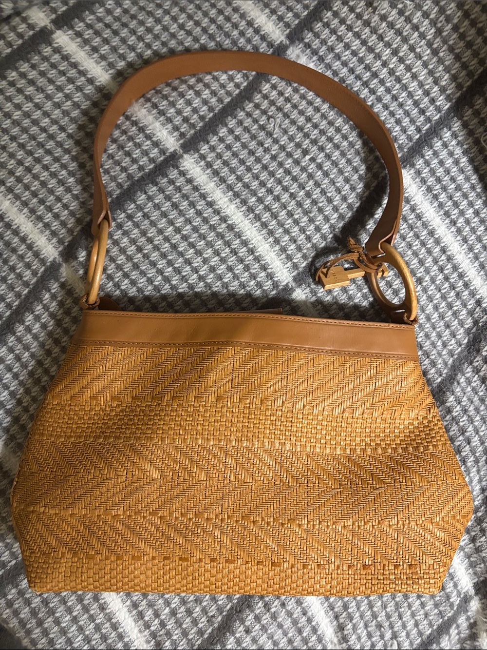 Fossil Woven Shoulder Bag - Picture 5 of 7